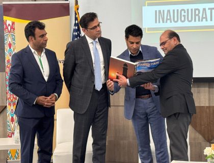 ہیوسٹن: انٹرنیشنل اکیڈمی آف لیٹرز یو ایس اے کے زیر اہتمام دو روزہ پاکستان لٹریچر فیسٹیول کا انعقاد کیا گیا ،اسماعیلی جماعت خانہ میں منعقد ہونے والے فیسٹیول کے پہلے دن گورنینس ان پاکستان مسائل سے حل تک کے عنوان پر فکری مباحثہ کا بھی اہتمام کیا گیا ،مباحثہ میں نامور ماہر مقررین بشمول سابق وفاقی وزیر فواد حسن فواد ، ممتاز پاکستانی امریکی ڈیموکریٹک رہنما طاہر جاوید ، بینک آف پنجاب کے صدر ظفر مسعود اور ماہر اقتصادیات ناصرہ زبیری نے حصہ لیا،نظامت کے فرائض نامور صحافی رضا رومی نے انجام دیئے دو روزہ فیسٹیول میں میوزک اور آرٹ کے پروگراموں سمیت مشاعرے کا بھی اہتمام کیا گیا تھا