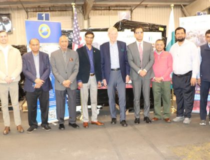 پاکستان سیلاب ریلیف و بحالی کی کوششوں کے تحت 3طبی امدادی کنٹینر روانہ،کنٹینرز کی مجموعی مالیت 6لاکھ امریکی ڈالر سے زائد ہے جو پاکستان کے سیلاب سےمتاثرہ علاقوں میں واقع ہسپتالوں اور طبی مراکز کیلئے روانہ کئے گئے ،پاکستان کے قونصل جنرل برائے ہیوسٹن محمد آفتاب چوہدری کی بھی تقریب میں شرکت کی ،نظامت محمد سعید شیخ، کوآرڈینیٹر پاکستان سیلاب ریلیف و بحالی مہم نے انجام دی،کنٹینرز طبی سہولیات اور ہسپتالوں کی استعداد بڑھانے میں نمایاں کردار ادا کرینگے۔میڈیکل بریجز ہمیشہ مشکل وقت میں پاکستان کی مدد کیلئے آگےآیا :مسٹر والٹر الرچ (تصویری جھلکیاں)