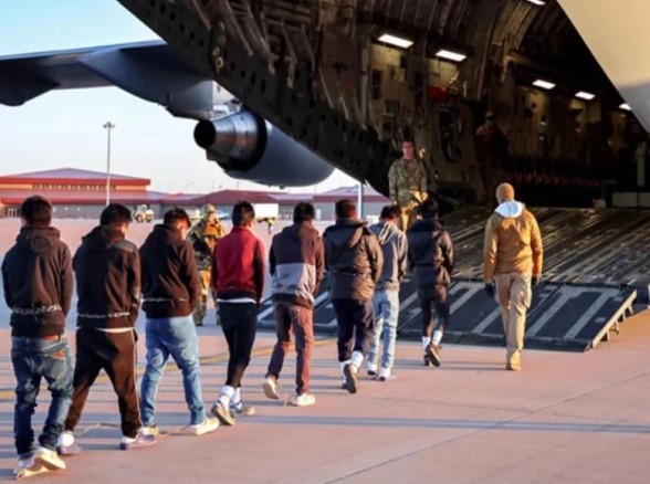 امریکا نے مزید 55 ایرانی ملک بدر کر دیے، تہران کا سخت ردعمل سامنے آگیا