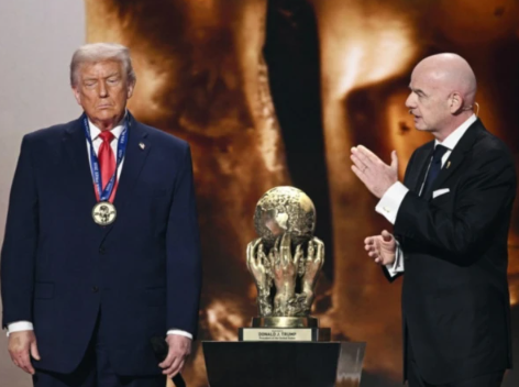امریکی صدر ٹرمپ کو فیفا کے پہلے امن ایوارڈ سے نواز دیا گیا