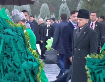 عالمی برادری افغان حکومت پر ذمہ داریوں کی ادائیگی کیلئے زور ڈالے، وزیراعظم