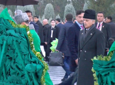 عالمی برادری افغان حکومت پر ذمہ داریوں کی ادائیگی کیلئے زور ڈالے، وزیراعظم