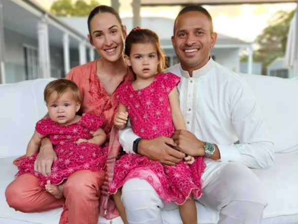 عثمان خواجہ کی نوعمر بیٹیاں نسل پرستانہ حملے کی زد میں آگئیں