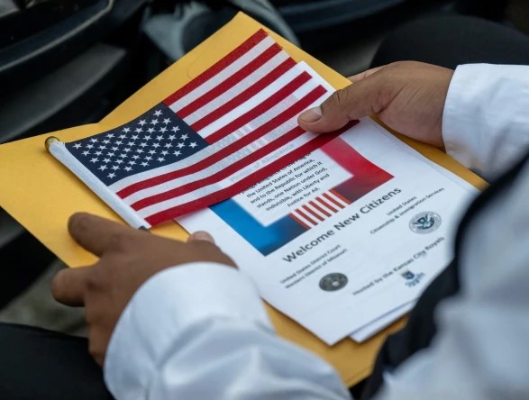 ٹرمپ انتظامیہ نے 19 ممالک کے تارکین وطن کی امیگریشن درخواستیں روک دیں