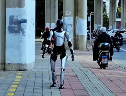 چین میں روبوٹ نے 66 میل پیدل چل کر عالمی ریکارڈ قائم کرلیا