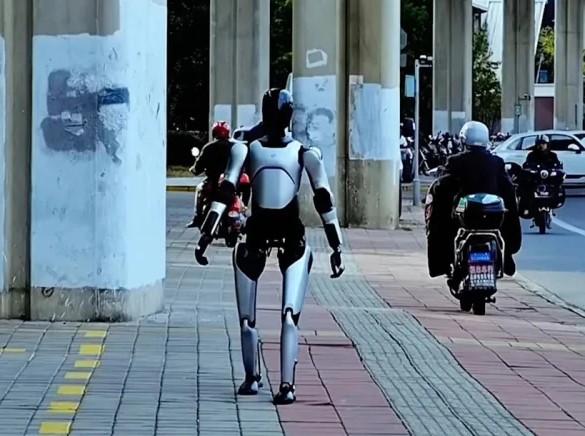 چین میں روبوٹ نے 66 میل پیدل چل کر عالمی ریکارڈ قائم کرلیا