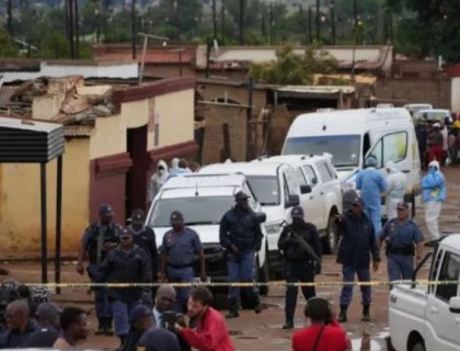 گھریلو جھگڑے کا خونریز انجام، باپ نے اپنے دو بچوں سمیت 9 افراد کو چاقو سے قتل کردیا