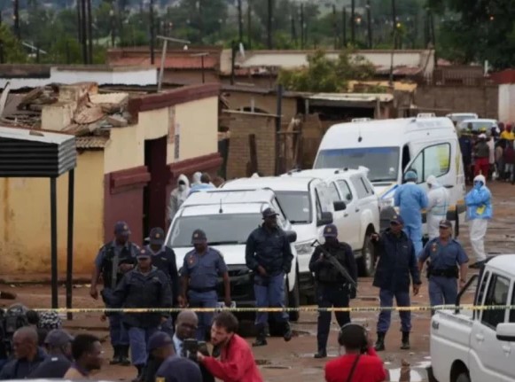 گھریلو جھگڑے کا خونریز انجام، باپ نے اپنے دو بچوں سمیت 9 افراد کو چاقو سے قتل کردیا