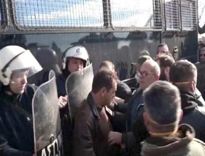 یونان میں کسانوں کے مظاہرے شدت اختیار کر گئے۔ پولیس اور مظاہرین میں شدید جھڑپیں