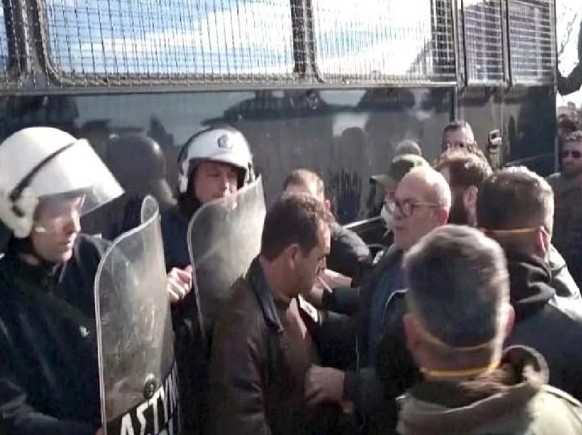 یونان میں کسانوں کے مظاہرے شدت اختیار کر گئے۔ پولیس اور مظاہرین میں شدید جھڑپیں