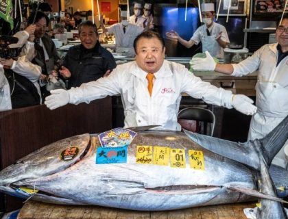 32 لاکھ ڈالر کی مہنگی ترین ٹونا مچھلی خرید کر جاپانی سوشی ریستوران نے ریکارڈ بنا لیا