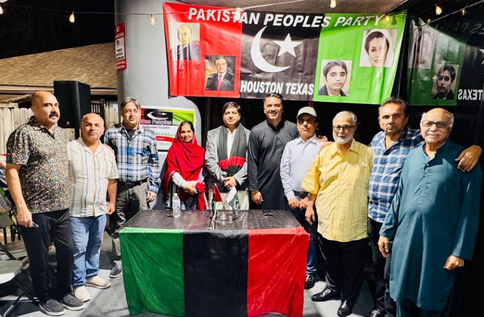 محترمہ بے نظیر بھٹو کی 18ویں برسی کے موقع پر پاکستان پیپلزپارٹی ہیوسٹن چیپٹر کی جانب سےدیوان ریسٹورنٹ میں دعائیہ تقریب کا انعقاد کیا گیا جس میں محترمہ بینظیر بھٹوکی پاکستان کیلئے خدمات پر روشنی ڈالی گئی (تقریب کی تصویری جھلکیاں)