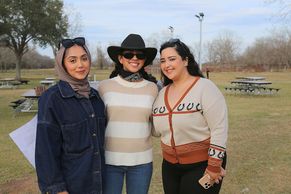 پاکستانی ڈراموں ،شوبز ستاروں کا مرکز مارکی رینچ عام عوام کیلئے کھول دیا گیا،معروف ہیوسٹن کے مارکی رینچ پر پاکستانی کمیونٹی نے سال نو کا جشن منایا،سال نو کے پہلے دن ٹمپورا فوڈ مینجمنٹ نےمارکی رینچ کی افتاحی اور سال نو کی تقریب کا شاندار انعقاد کیا (تصویری جھلکیاں)