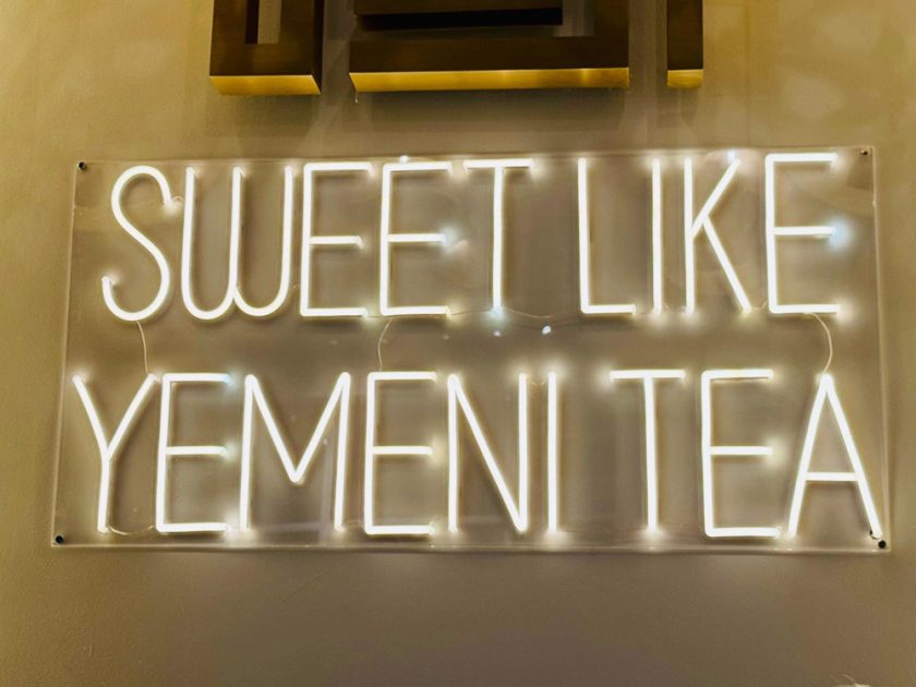 اروا یمنی کافی ہاؤس کا رچمنڈ میں سافٹ اوپننگ، مہمانوں کے لیے ذائقے اورپرتعیش فیملی ماحول ،رچمنڈ اروا یمنی کافی ہاؤس نے رچمنڈ میں اپنی باضابطہ سافٹ اوپننگ کردی۔ اس موقع پر دن بھر خوشگوار ماحول، مزیدار کھانوں اور تہوار جیسی رونق نے مہمانوں کو آنے والے خوبصورت تجربے کی جھلک دکھائی۔سافٹ اوپننگ کے دوران مہمانوں نے تازہ تیار کی گئی خوشبودار کافی، لذیذ اسنیکس اور مٹھاس سے بھرپور ذائقوں سے لطف اٹھایا۔ گرمجوش اور خوش آئند فیملی ماحول نے ہر آنے والے کو خاص محسوس کروایا۔انتظامیہ کے مطابق اروا یمنی کافی ہاؤس جلد ہی رچمنڈ میں دوستوں اور خاندان کے ساتھ بیٹھک، گفتگو اور معیاری کافی سے لطف اندوز ہونے کے لیے ایک مقبول اجتماع گاہ بننے جا رہا ہے۔