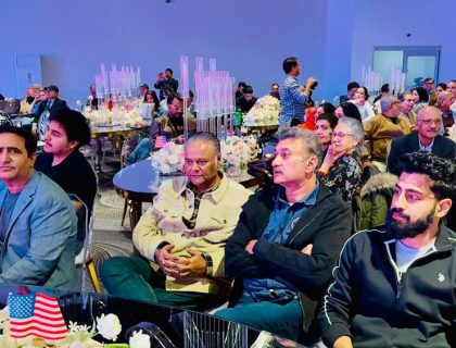 پریسنٹ 4سے کمشنر کیلئے مضبوط امیدوار ہارون مغل کی ابتدائی انتخابی مہم کی تقریب گولڈن ٹری کے وسیع ہال میں منعقد کی گئی جس میں فورٹ بینڈ کائونٹی کے منتخب نمائندوں نے ہارون مغل کی بھرپور حمایت کا اعلان کیا ،کمیونٹی کی بہت بڑی تعداد نے شرکت کی (تصویری جھلکیاں)