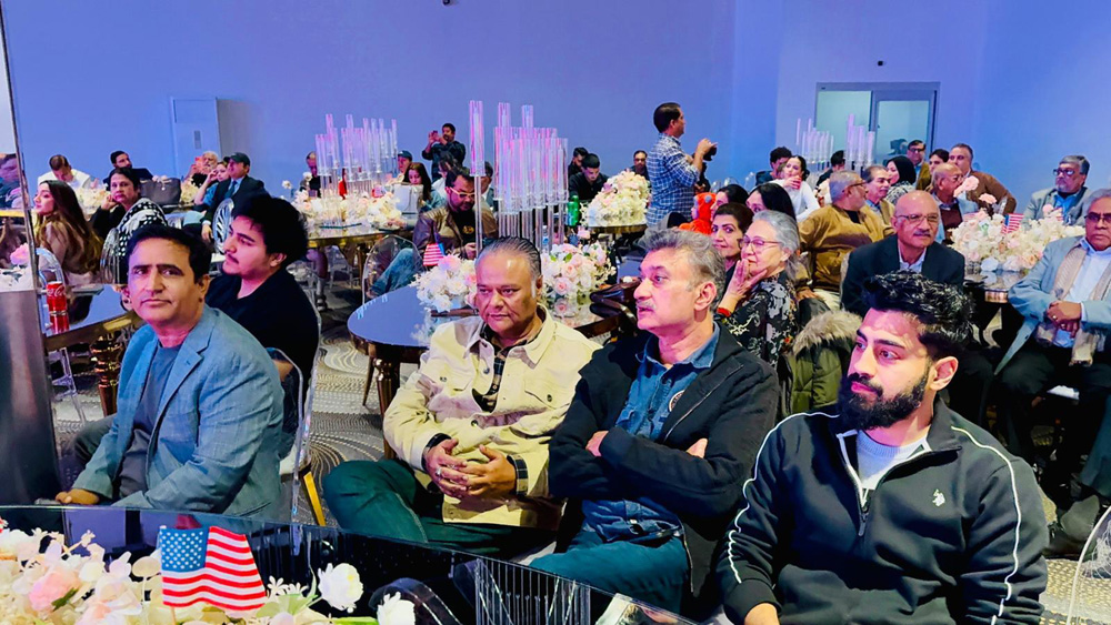 پریسنٹ 4سے کمشنر کیلئے مضبوط امیدوار ہارون مغل کی ابتدائی انتخابی مہم کی تقریب گولڈن ٹری کے وسیع ہال میں منعقد کی گئی جس میں فورٹ بینڈ کائونٹی کے منتخب نمائندوں نے ہارون مغل کی بھرپور حمایت کا اعلان کیا ،کمیونٹی کی بہت بڑی تعداد نے شرکت کی (تصویری جھلکیاں)