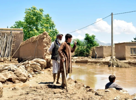 افغانستان میں شدید بارشوں اور برفباری کے بعد تباہ کن سیلاب