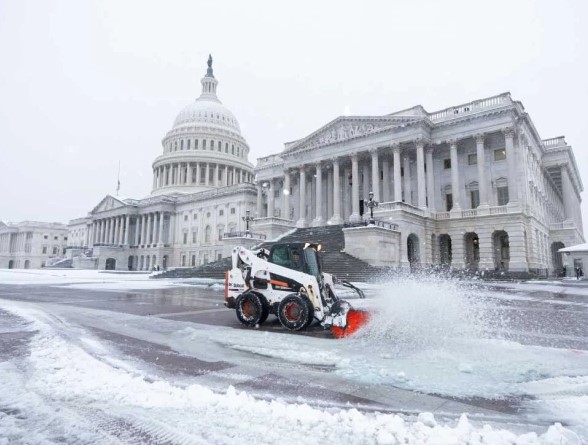 امریکا میں قیامت خیز برفانی طوفان، 30 ہلاکتیں، لاکھوں افراد بجلی سے محروم