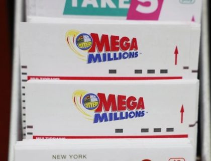 امریکا، ایک غلطی نے خاتون کولاکھوں ڈالر جتوا دیے