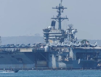 امریکی طیارہ بردار جہاز ابراہم لنکن مشرق وسطیٰ کی سمندری حدود میں داخل ہو گیا