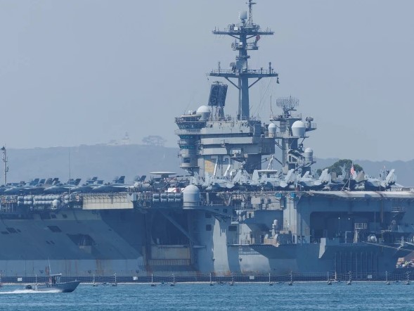 امریکی طیارہ بردار جہاز ابراہم لنکن مشرق وسطیٰ کی سمندری حدود میں داخل ہو گیا