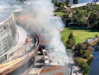 بگ بیش میچ کے دوران اسٹیڈیم کے باہر آگ بھڑک اٹھی