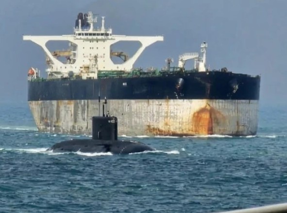 روسی آئل ٹینکر جہاز پر امریکی قبضہ، برطانوی وزیر دفاع کا بڑا اعتراف سامنے آگیا