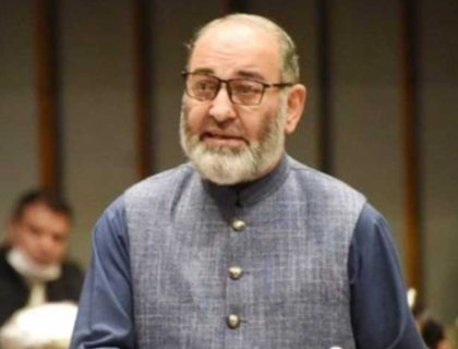 سابق سینیٹر مشتاق احمد نے نئی سیاسی جماعت کے قیام کا اعلان کردیا