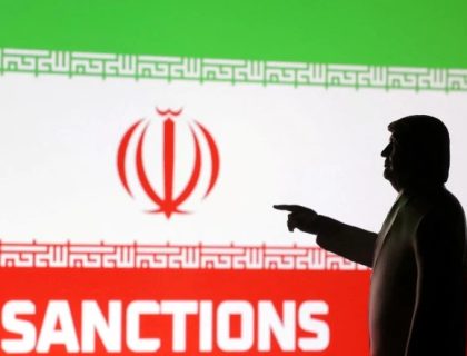 ٹرمپ نے ایران سے تجارت کرنے والے ممالک پر 25 فی صد ٹیرف نافذ کر دیا