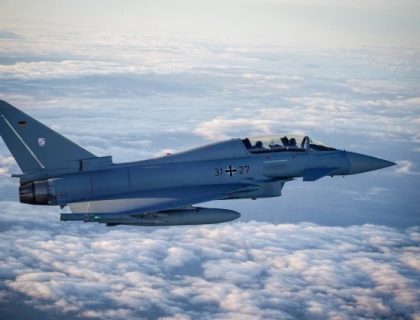 ٹرمپ کا بڑا دفاعی قدم، امریکا کے جنگی طیارے گرین لینڈ پہنچنا شروع