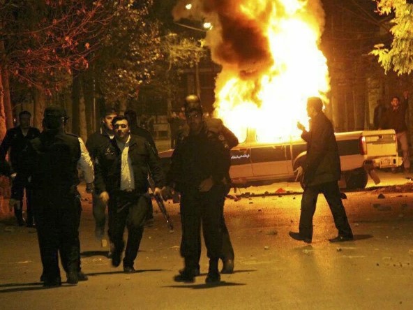 کیا خونریز احتجاج کے بعد ایرانی حکومت گر جائے گی؟ برطانوی میڈیا کی اہم رپورٹ آگئی