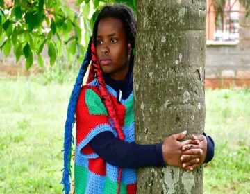 کینیا; 72 گھنٹے تک درخت کو گلے لگانے کا ریکارڈ