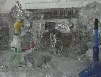 ہیٹر بند ہونے پر گھر برفانی قلعے کا منظر پیش کرنے لگا