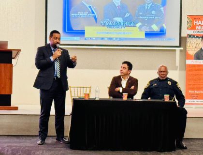 کمشنر پریسینٹ 4 کے امیدوار ہارون مغل کی ڈائیلاگ اینڈ ڈنر تقریب۔ اہم شخصیات کی شرکت، تقریب میں فورٹ بینڈ کاؤنٹی کے ڈسٹرکٹ اٹارنی برائن مڈلٹن اور کانسٹیبل پریسینٹ 4 ڈیرک سمتھ کی خصوصی شرکت ،کمیونٹی عمائدین کے سوالات کے جوابات دئیے،منتخب ہوا تو شہری تحفظ، صحتِ عامہ کے نظام کو بہتر بنانا اور انفراسٹرکچر کی بہتری کیلئے عملی اقدامات کرینگے،کمشنر پریسینٹ 4 کے امیدوار ہارون مغل کی گفتگو(تصویری جھلکیاں)