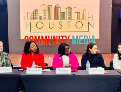 ہیوسٹن :امریکن کمیونٹی میڈیا 27 جنوری بروز منگل کو ہیوسٹن میں رہائش اور رہائش حاصل کرنے کے بارے میں دوسری نیوز بریفنگ کے لیے سدرن نیوز گروپ میں جمع ہوا اور ہیوسٹن میں رہائش حاصل کرنے اور رہائش حاصل کرنے کے لیے دستیاب موجودہ چیلنجوں اور وسائل کا جائزہ لیا۔ ایشلے ایلن، ہیوسٹن کمیونٹی لینڈ ٹی گرسٹ کے ایگزیکٹو ڈائریکٹر، الیکسس لونگ، صدر اورسرچ ہوم لیس سروسز کی سی ای او، اینا روڈس، رائس یونیورسٹی میں سوشیالوجی کی ایسوسی ایٹ پروفیسر، کرسٹا اسٹونہم، ہیوسٹن لینڈ بینک کی صدر اور سی ای او اور آرتی گوسوامی، یونائیٹڈ وے کی اسسٹنٹ نائب صدرگریٹر ہیوسٹن کمیونٹی آؤٹ ریچ نے اس موضوع پر بریفنگ دی اور میڈیا کے لوگوں کے جوابات بھی دیے(تصویری جھلکیاں)