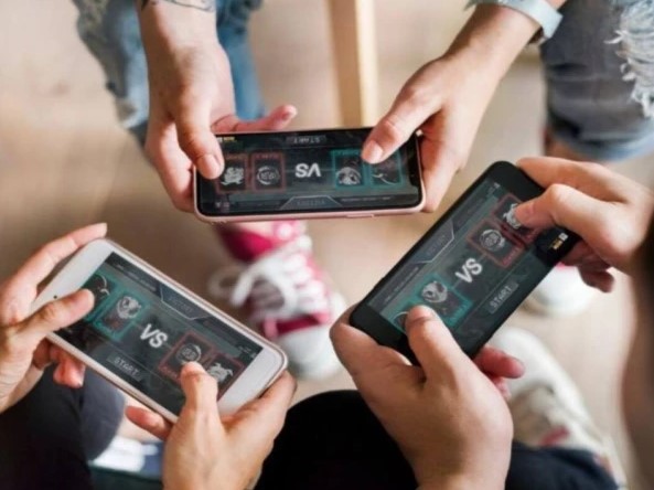 آن لائن گیم کھیلنے سے منع کرنے پر تین بہنوں کی عمارت سے چھلانگ لگا کر خودکشی