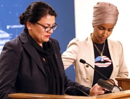 الہان عمر اور رشیدہ طلیب کو امریکا سے نکال دینا چاہئے، ٹرمپ مسلم کانگریس ارکان کیخلاف پھٹ پڑے