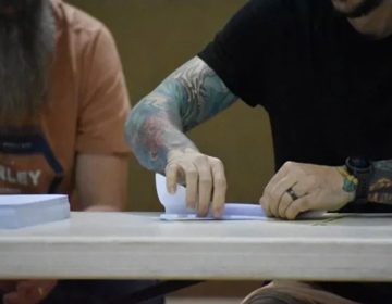 امریکا; ایک گھنٹے میں 250 کاغذ کے جہاز بنا کر ریکارڈ نام کرنیکی کوشش