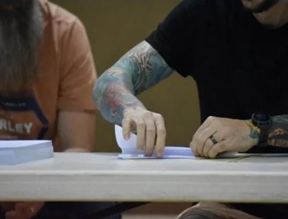 امریکا; ایک گھنٹے میں 250 کاغذ کے جہاز بنا کر ریکارڈ نام کرنیکی کوشش