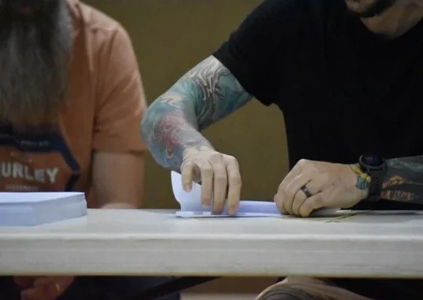 امریکا; ایک گھنٹے میں 250 کاغذ کے جہاز بنا کر ریکارڈ نام کرنیکی کوشش