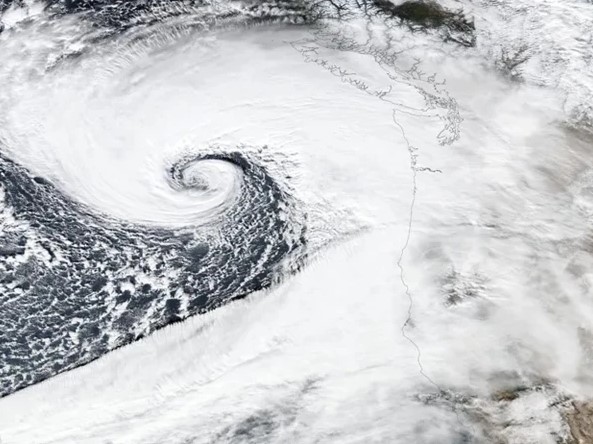 امریکا میں تاریخ کا ممکنہ بدترین طوفان، دو کروڑ سے زائد لوگوں کے متاثرہونے کا خدشہ، ہزاروں پروازیں منسوخ