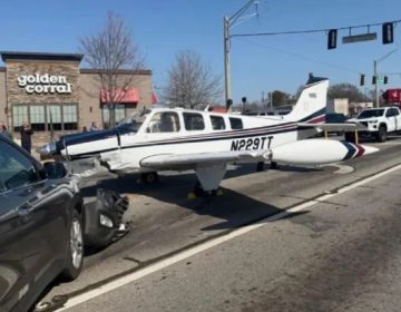 امریکا میں تربیتی طیارہ مصروف شاہراہ پر گاڑیوں سے ٹکرا گیا، ویڈیو وائرل ہوگئی