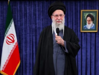 امریکی فوج کو ایسا تھپڑ پڑ سکتا ہے کہ وہ اٹھنے کے بھی قابل نہ رہ سکے؛ خامنہ ای