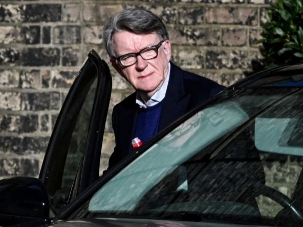 ایپسٹین فائلز میں نام آنے کے بعد سابق برطانوی سفیر گرفتار