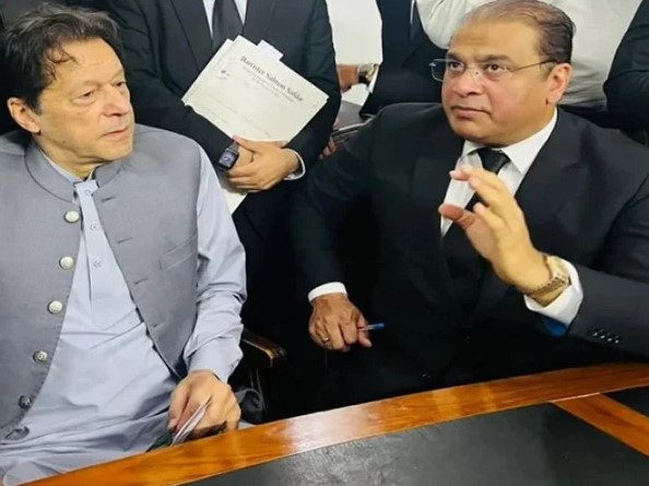 سلمان صفدر نے عمران خان سے متعلق رپورٹ سپریم کورٹ میں پیش کردی