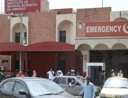 عمران خان کو پمز اسپتال میں آنکھ کے اہم آپریشن کے بعد اڈیالہ جیل منتقل کر دیا گیا