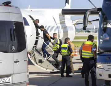 غیرقانونی افغان مہاجرین کے خلاف گھیرا تنگ