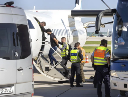 غیرقانونی افغان مہاجرین کے خلاف گھیرا تنگ