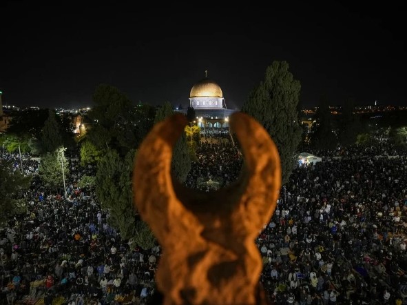 پابندیاں ہار گئیں، ایمان جیت گیا، مسجد اقصیٰ میں تراویح کیلیے سمندر امڈ آیا