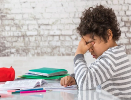 کم عمری میں تعلیم کا دباؤ طویل مدتی منفی اثرات رکھتا ہے